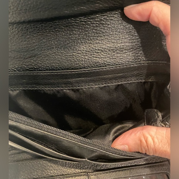 ☀️Host Pick☀️ EUC Brighton Black Leather & Croc Embossed Shoulder WOC - Picture 12 of 15